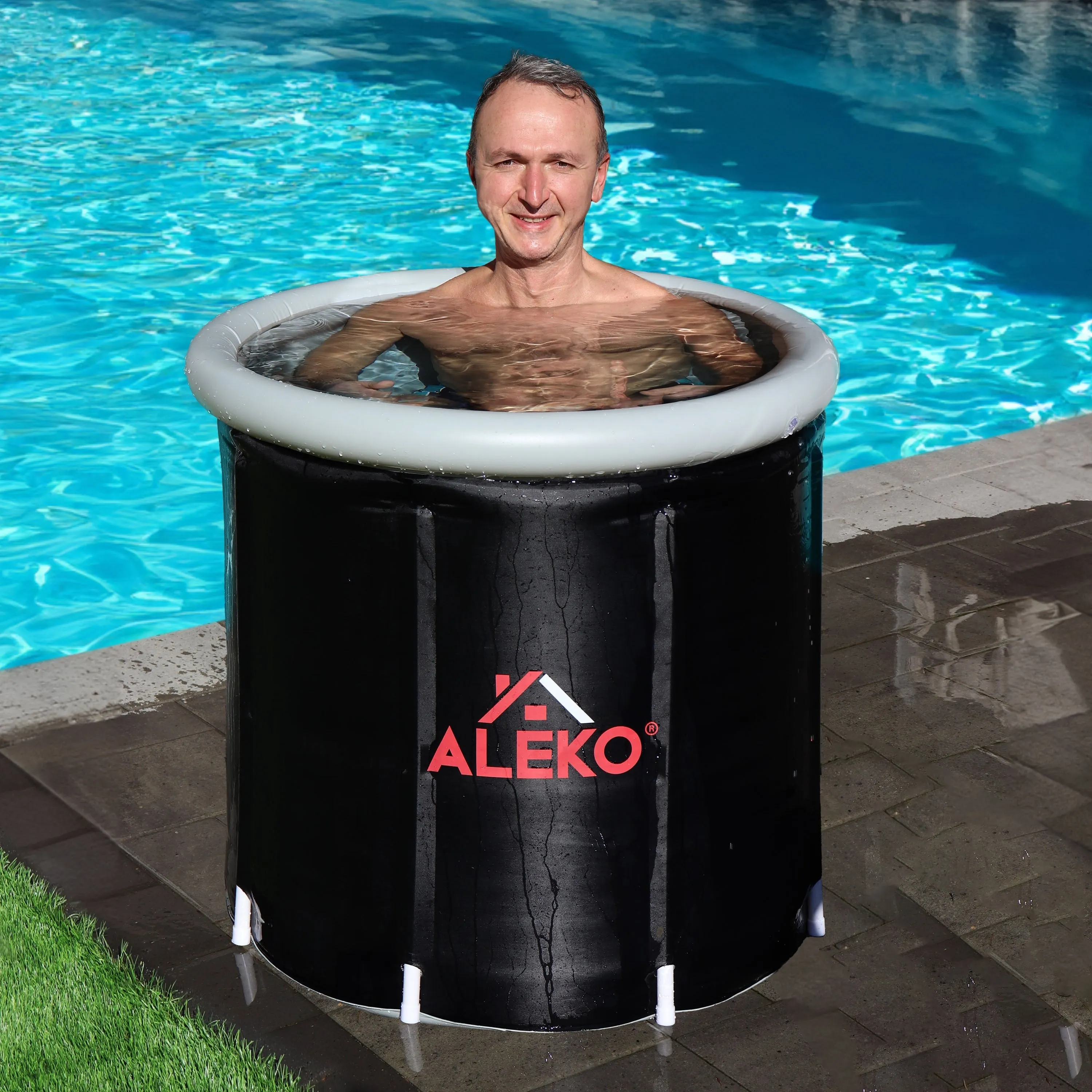 ALEKO Inflatable Cold Ice Plunge Portable Bath 31.5 x 31.5 Tub with Cover