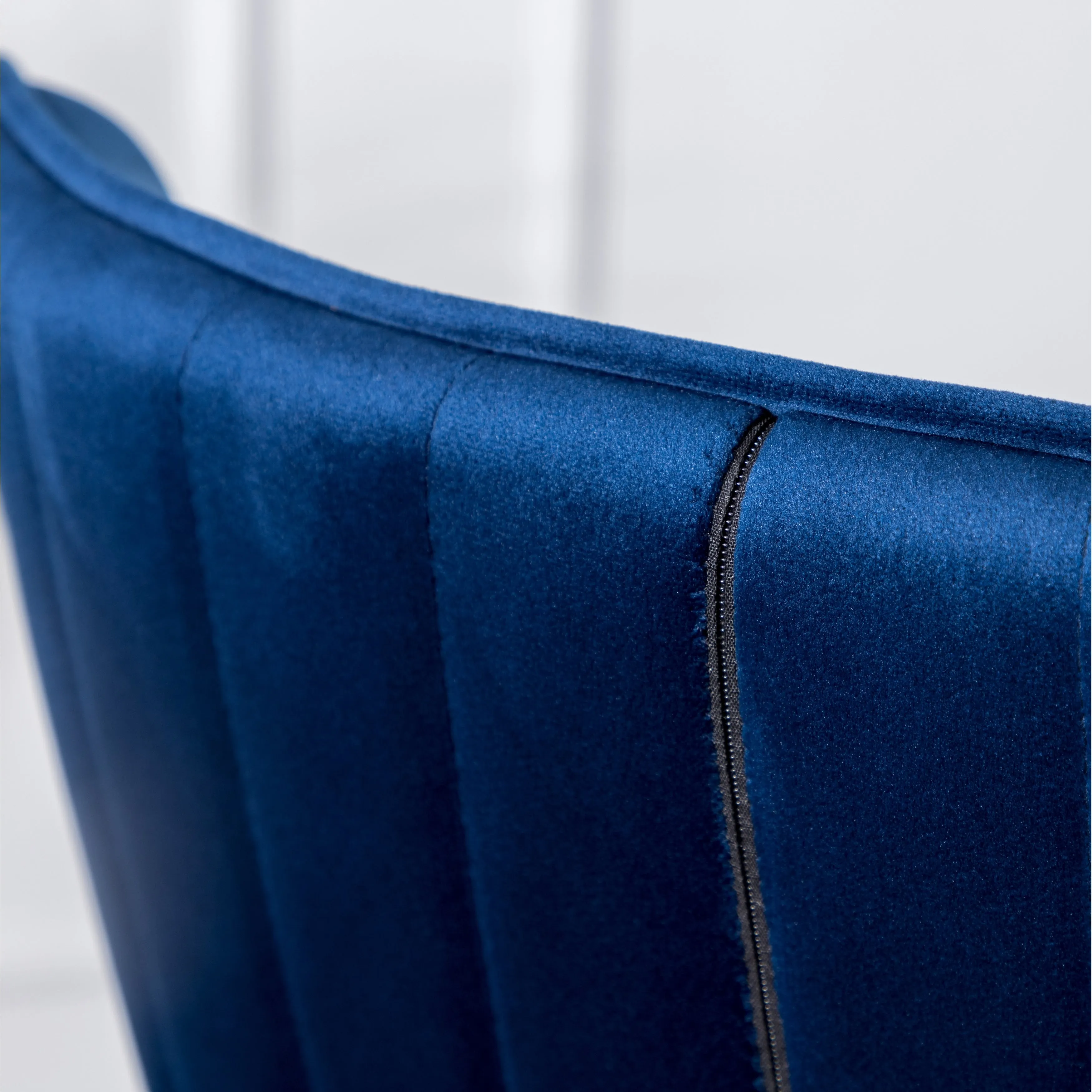 Stylish Velvet Upholstered Armchair with Tufted Back and Wooden Legs. a Perfect Addition to Any Living Room or Bedroom.