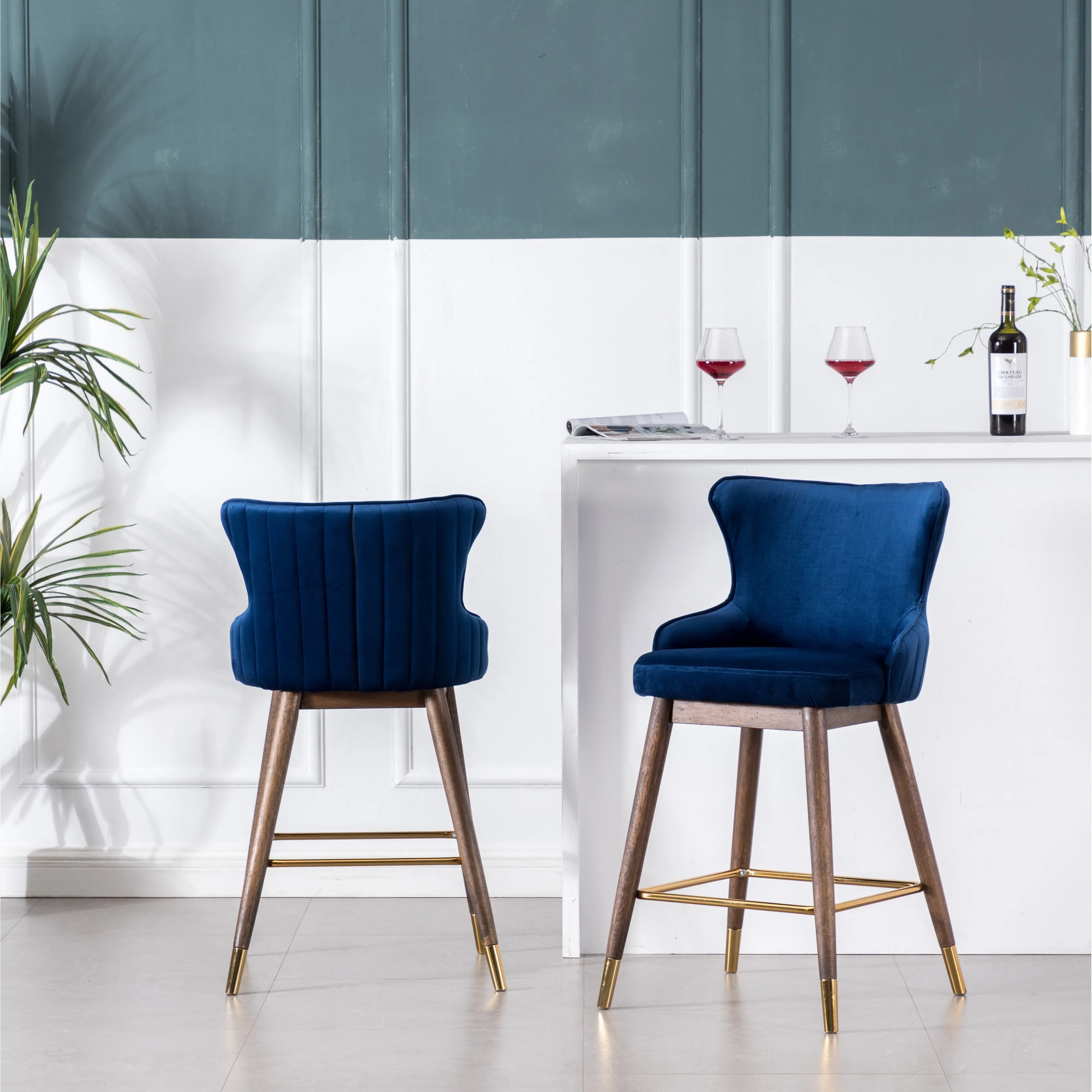Stylish Velvet Upholstered Armchair with Tufted Back and Wooden Legs. a Perfect Addition to Any Living Room or Bedroom.