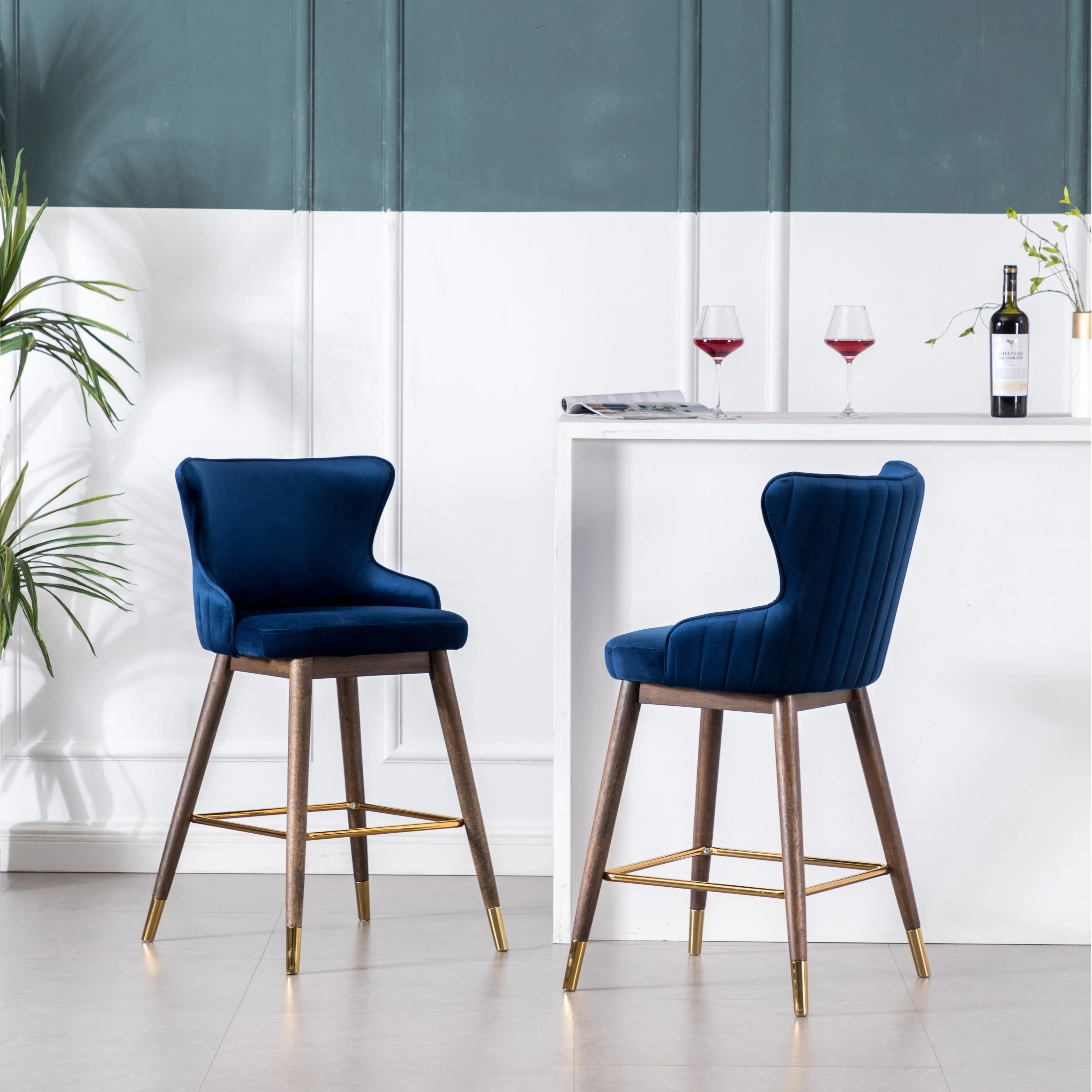 Stylish Velvet Upholstered Armchair with Tufted Back and Wooden Legs. a Perfect Addition to Any Living Room or Bedroom.